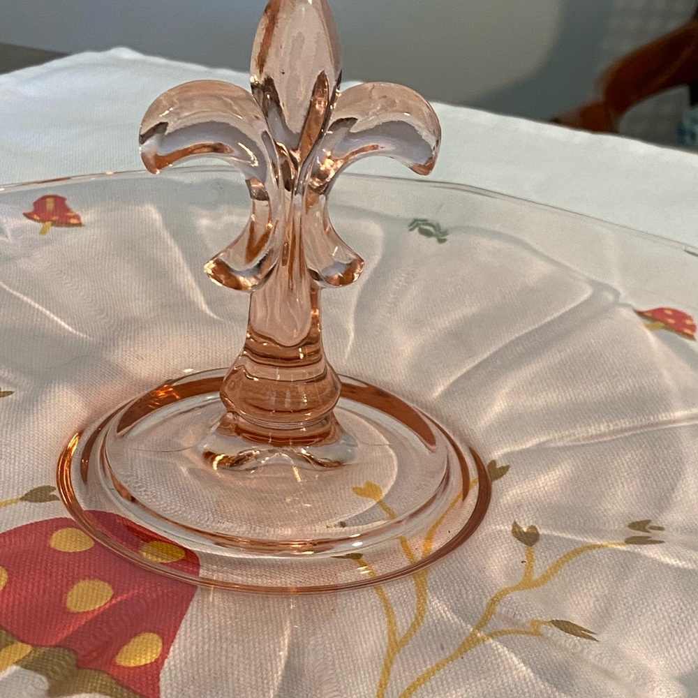 Vintage Fostoria Pink Depression Glass Tray Fleur De Lis Handle. Round - Picture 3 of 13